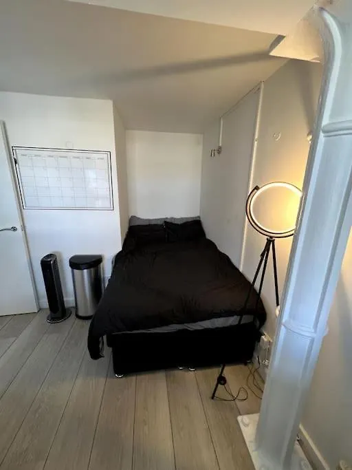 Luxury Artistic 2 Bedroom W/Balcony-Great Location Central Londres Appartement
