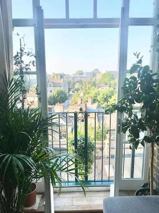 Luxury Artistic 2 Bedroom W/Balcony-Great Location Central Londres