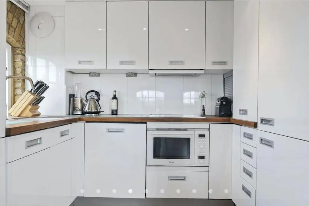 Luxury Artistic 2 Bedroom W/Balcony-Great Location Central Londres