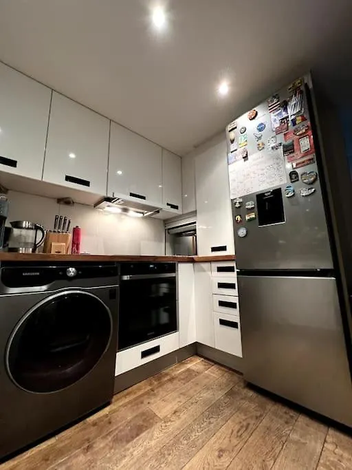 Luxury Artistic 2 Bedroom W/Balcony-Great Location Central Londres Appartement