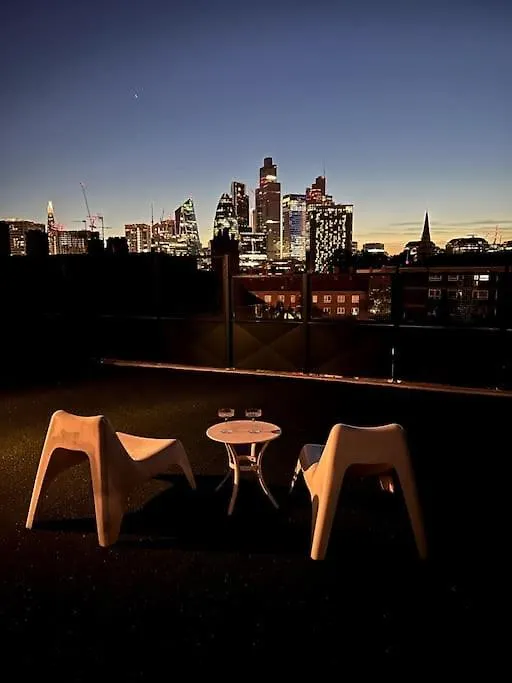 Luxury Artistic 2 Bedroom W/Balcony-Great Location Central Londres
