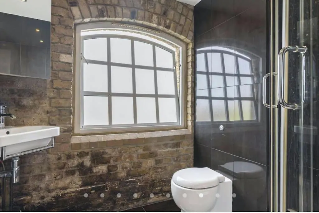 Luxury Artistic 2 Bedroom W/Balcony-Great Location Central Londres